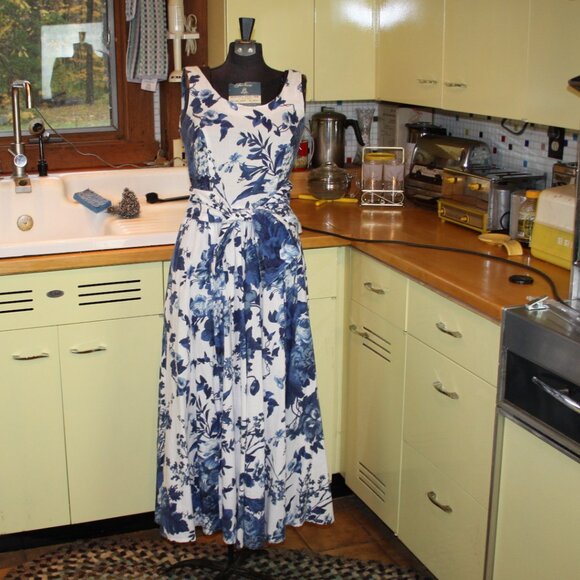 Outback Red Flowered Dress - Picture 2 of 8